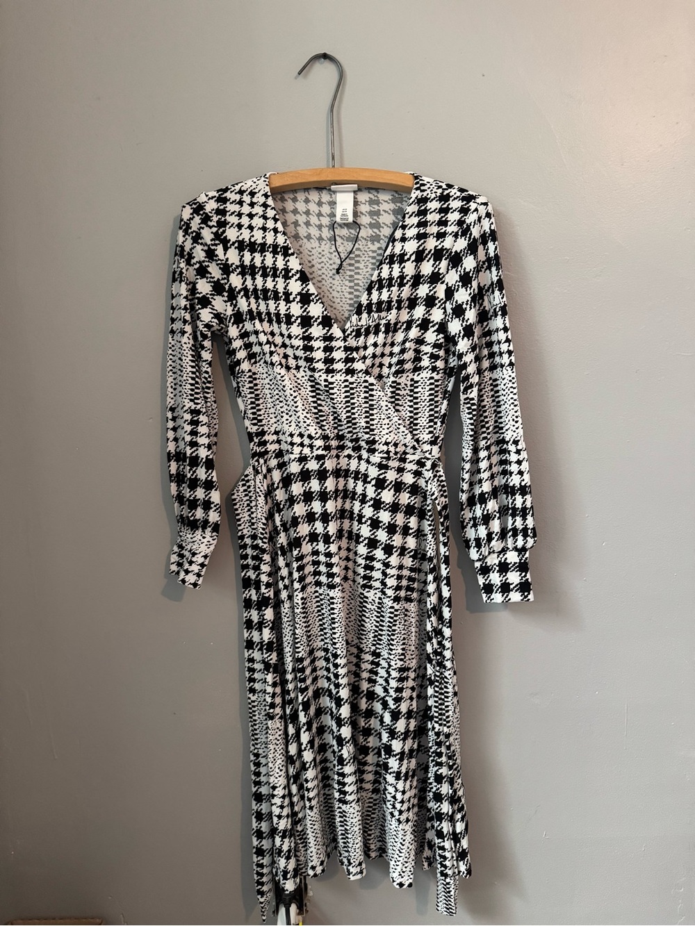 H&M Black and White Houndstooth Wrap Midi Dress
